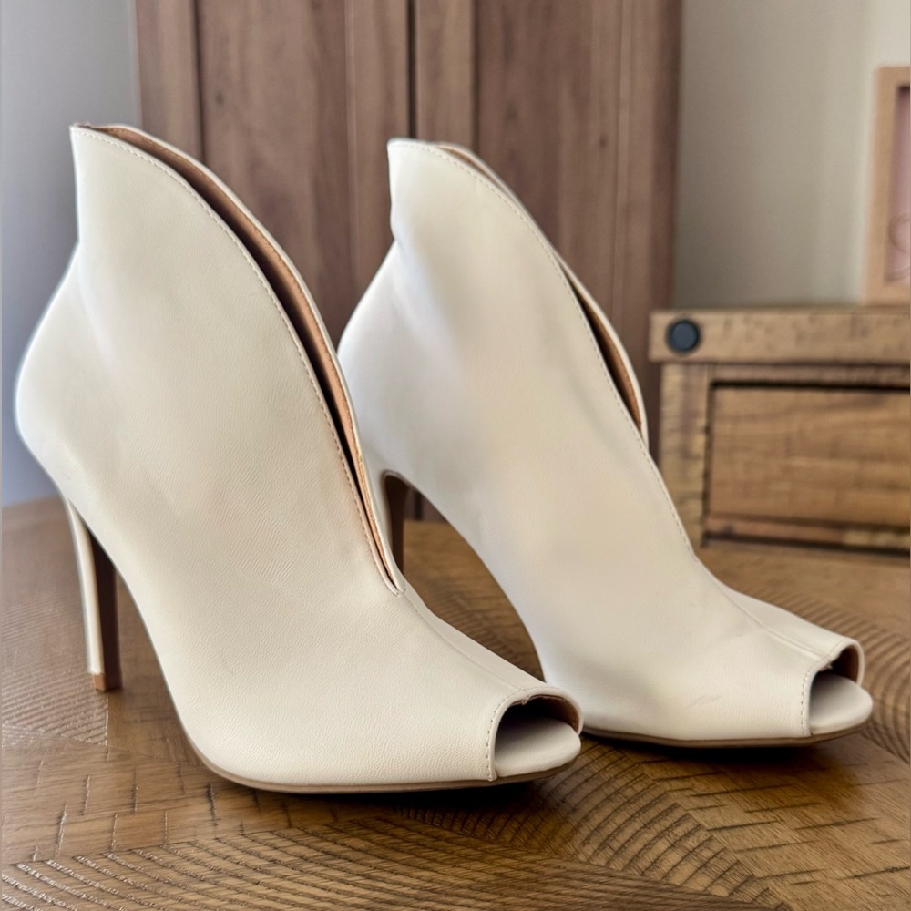 Christian Siriano White Peep-Toe Cutout Stiletto Booties - Picture 2 of 7